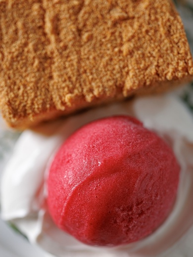 Пельмени с рибаем, перечным соусом и печёными зелёными перцами